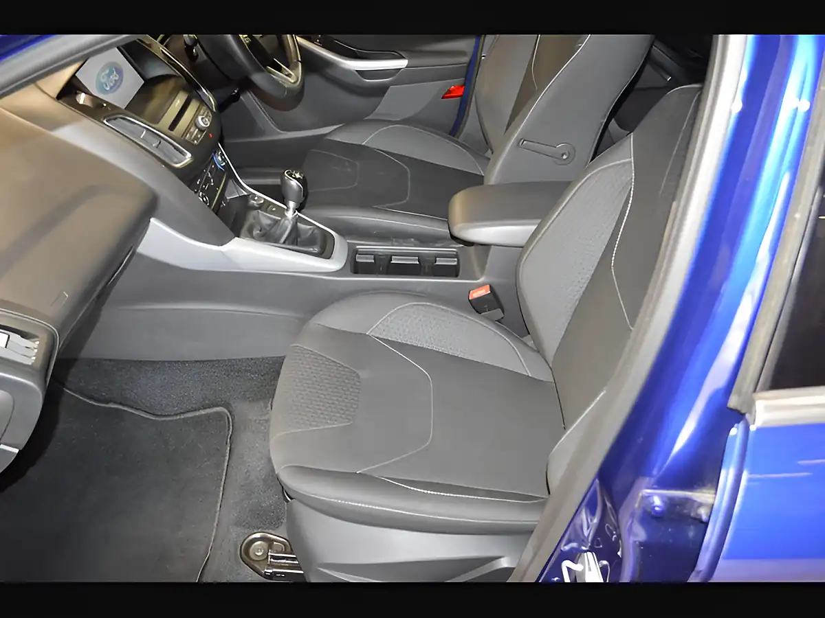 Used 2016 Ford Focus Zetec Deep Impact Blue - Interior and Exterior details 10