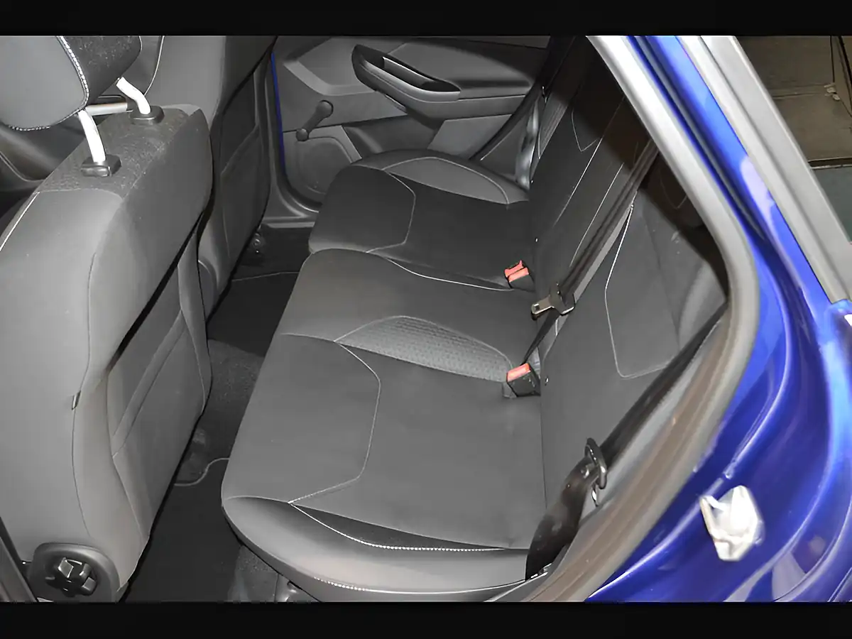 Used 2016 Ford Focus Zetec Deep Impact Blue - Interior and Exterior details 12