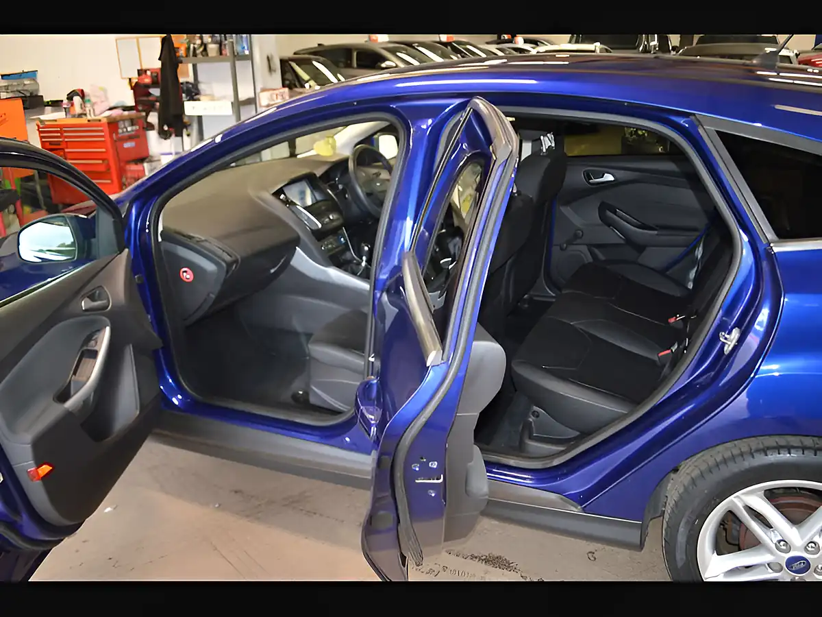 Used 2016 Ford Focus Zetec Deep Impact Blue - Interior and Exterior details 14