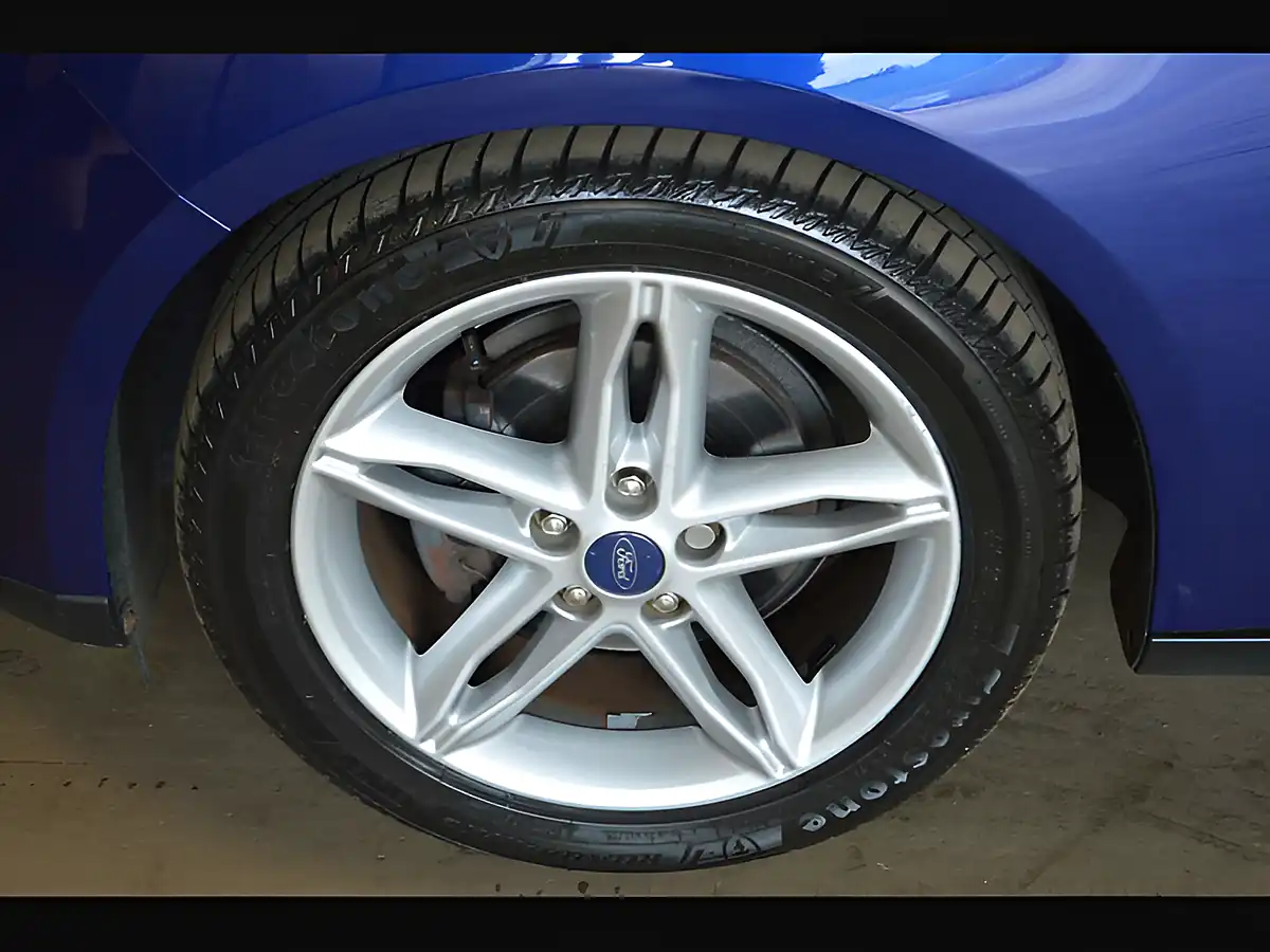 Used 2016 Ford Focus Zetec Deep Impact Blue - Interior and Exterior details 20