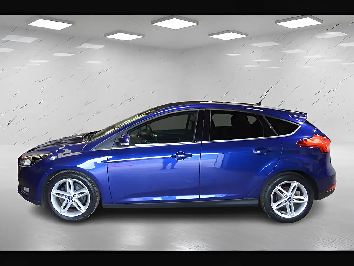Used 2016 Ford Focus Zetec Deep Impact Blue - Interior and Exterior details 5