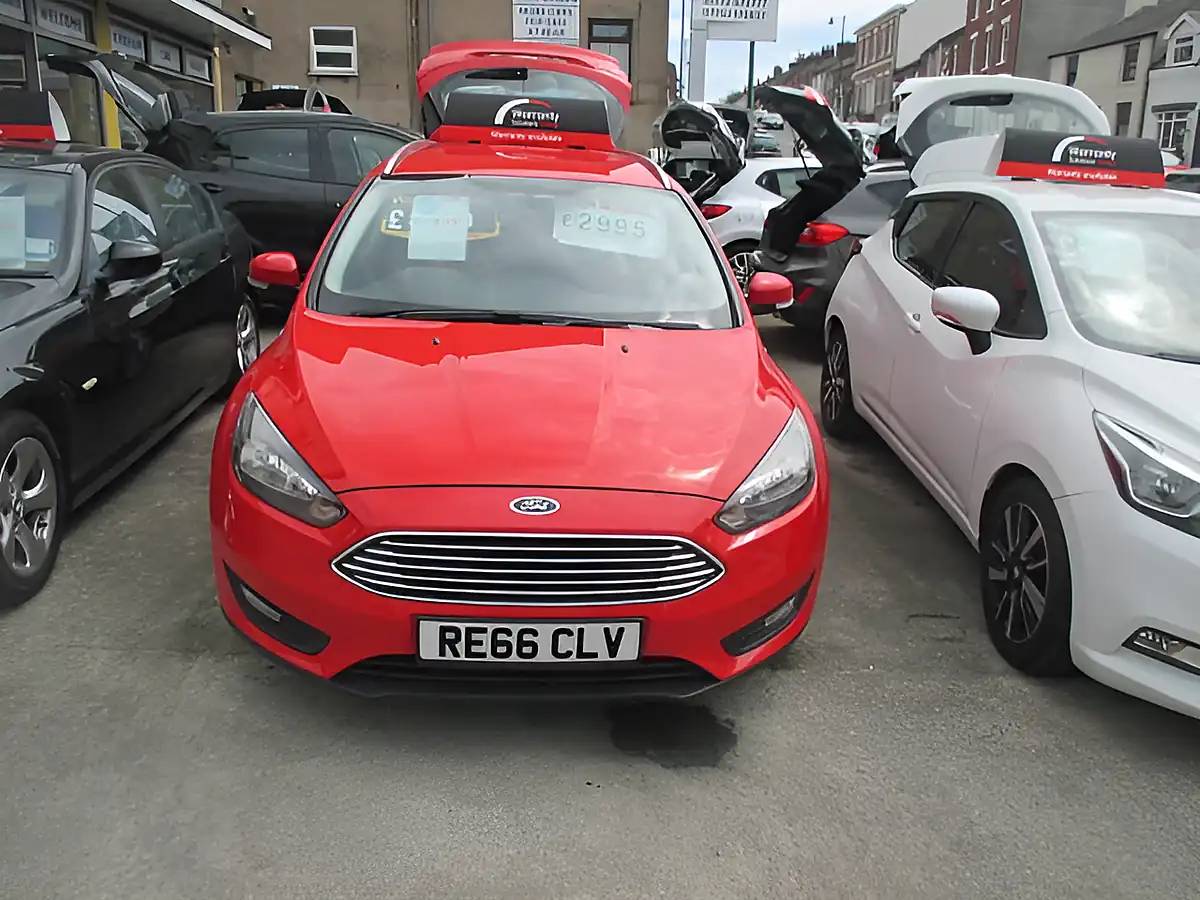 Used 2016 Ford Focus Zetec Estate Red - Front View