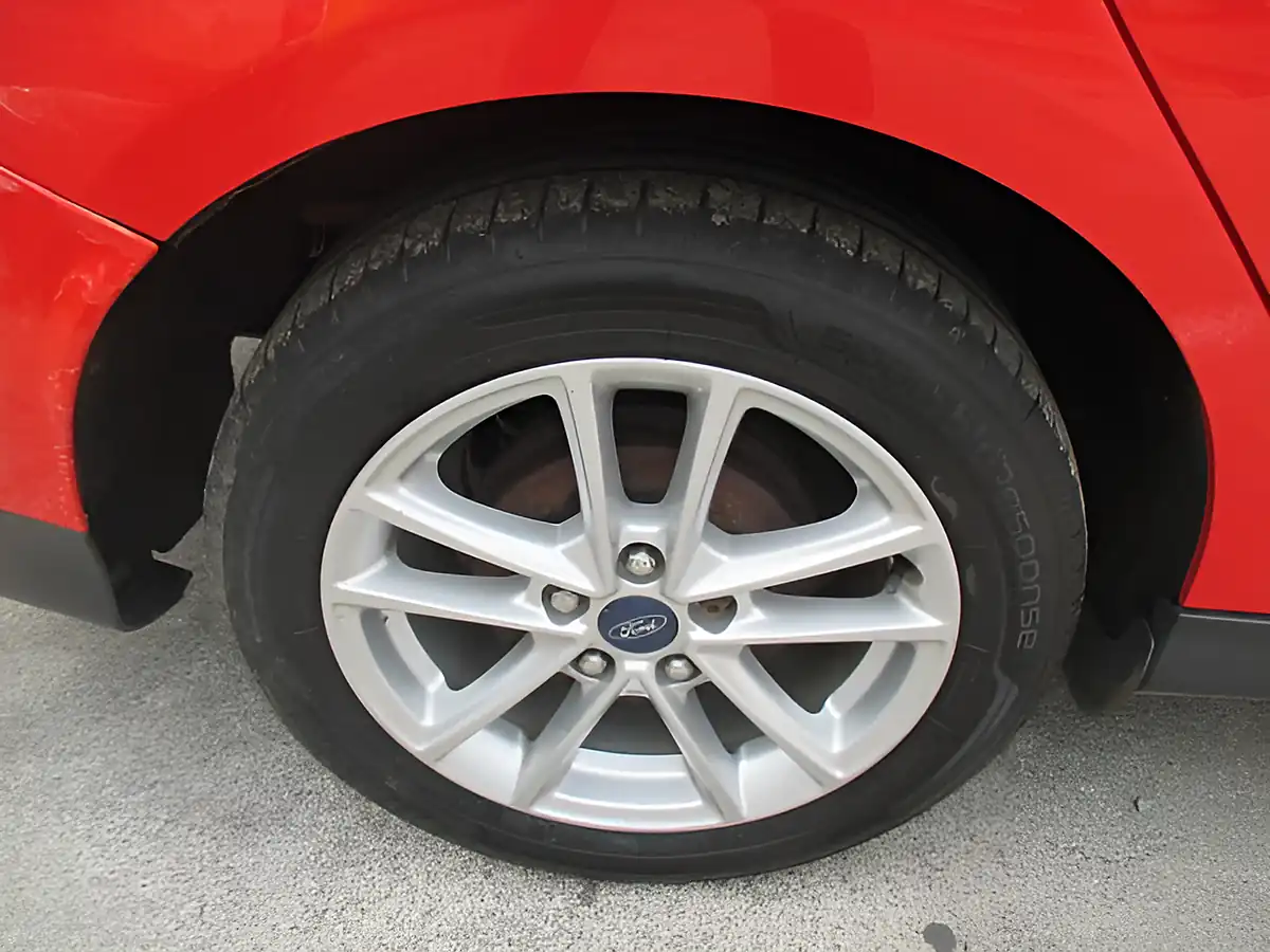 Used 2016 Ford Focus Zetec Estate Red - Interior and Exterior details 7