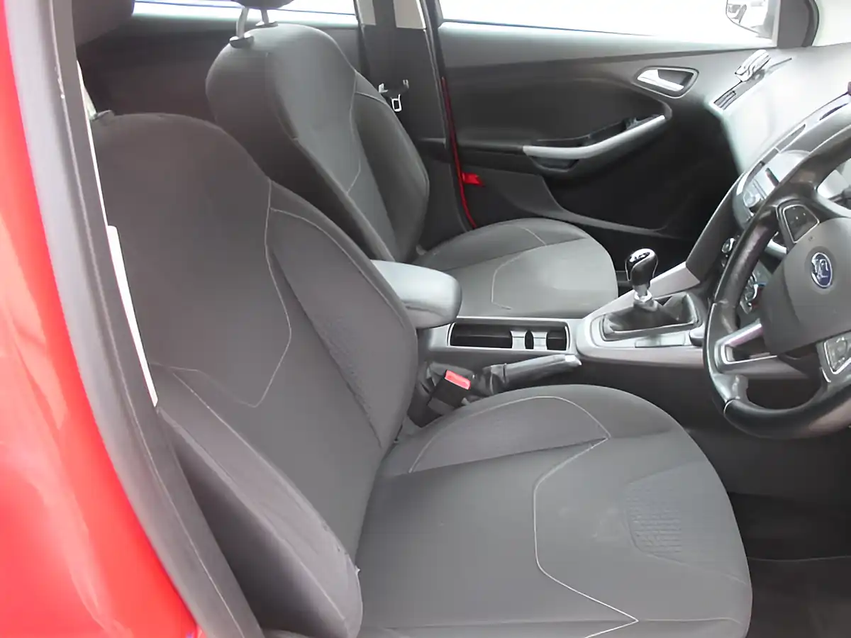Used 2016 Ford Focus Zetec Estate Red - Interior and Exterior details 8