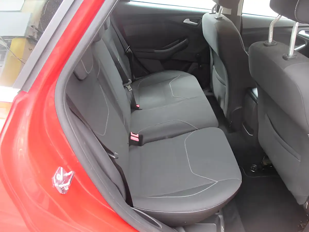 Used 2016 Ford Focus Zetec Estate Red - Interior and Exterior details 9