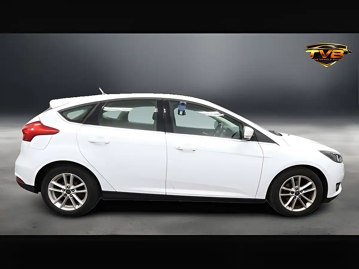 Used 2016 Ford Focus Zetec Frozen White - Interior and Exterior details 2