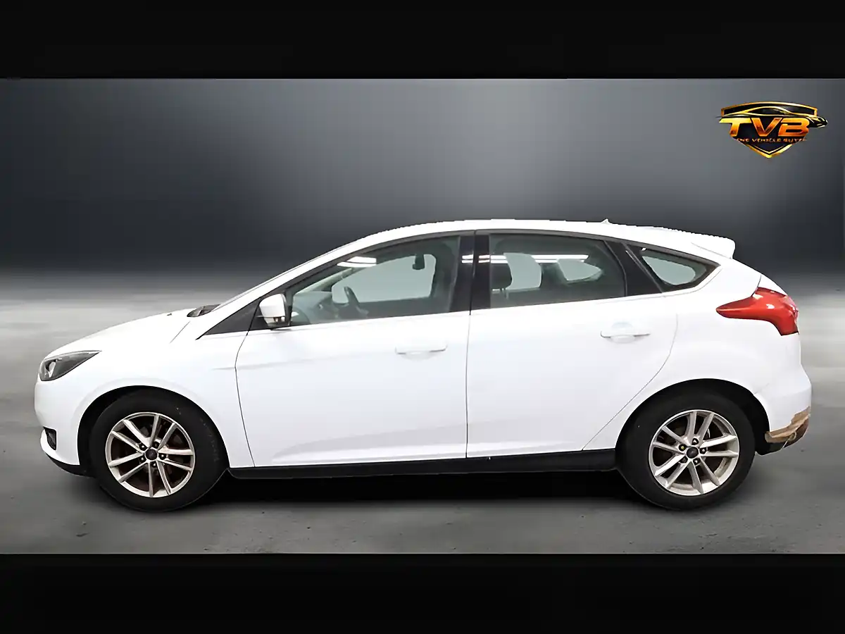Used 2016 Ford Focus Zetec Frozen White - Interior and Exterior details 3