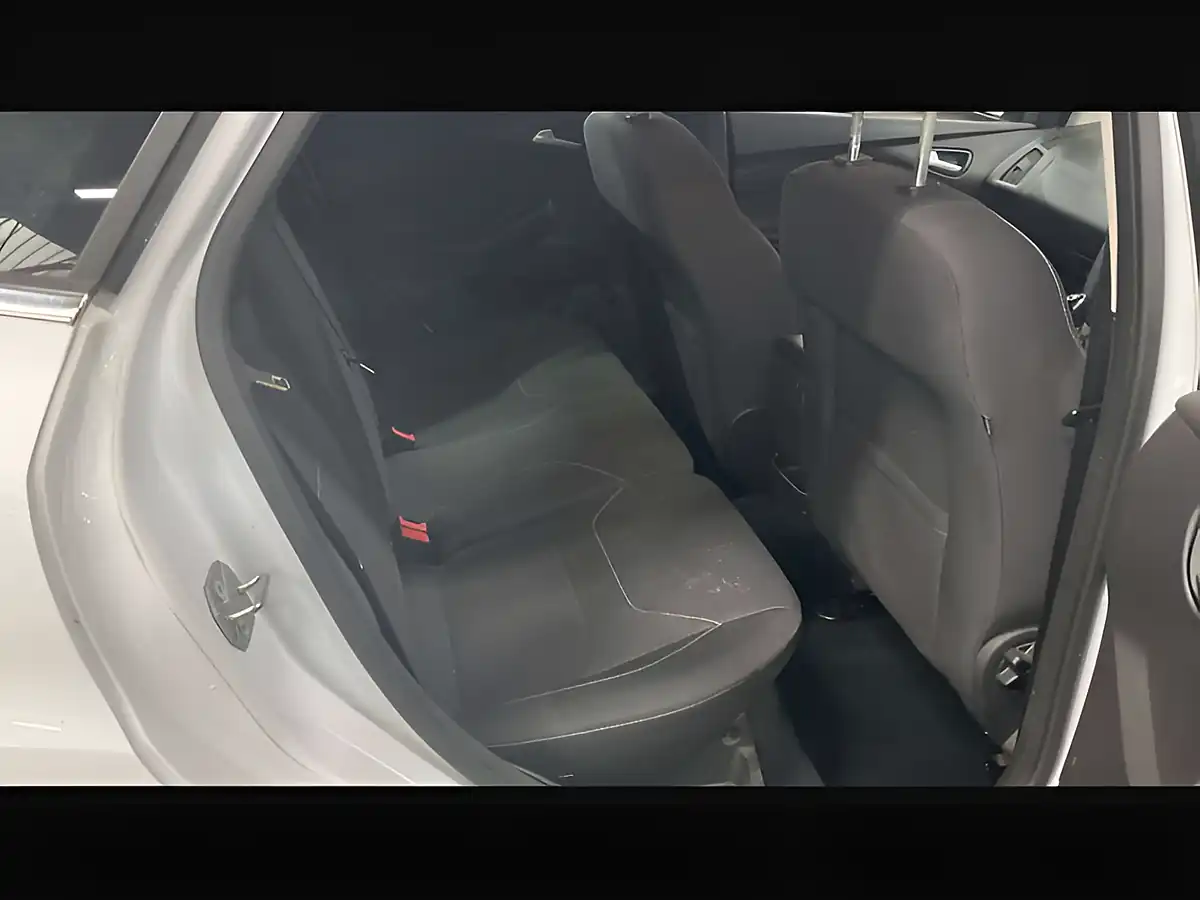 Used 2016 Ford Focus Zetec Frozen White - Interior and Exterior details 7