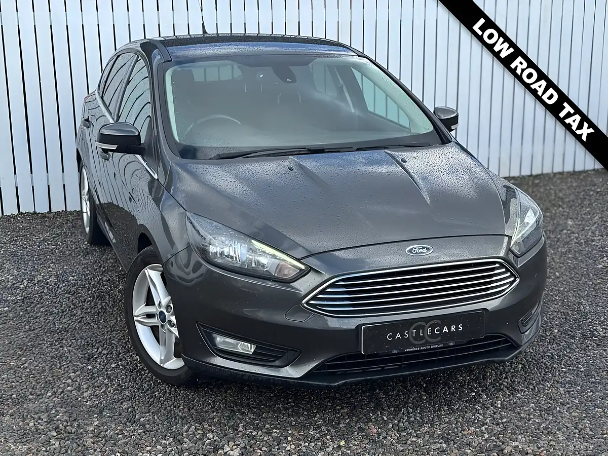 Used 2016 Ford Focus Zetec Grey - Front View