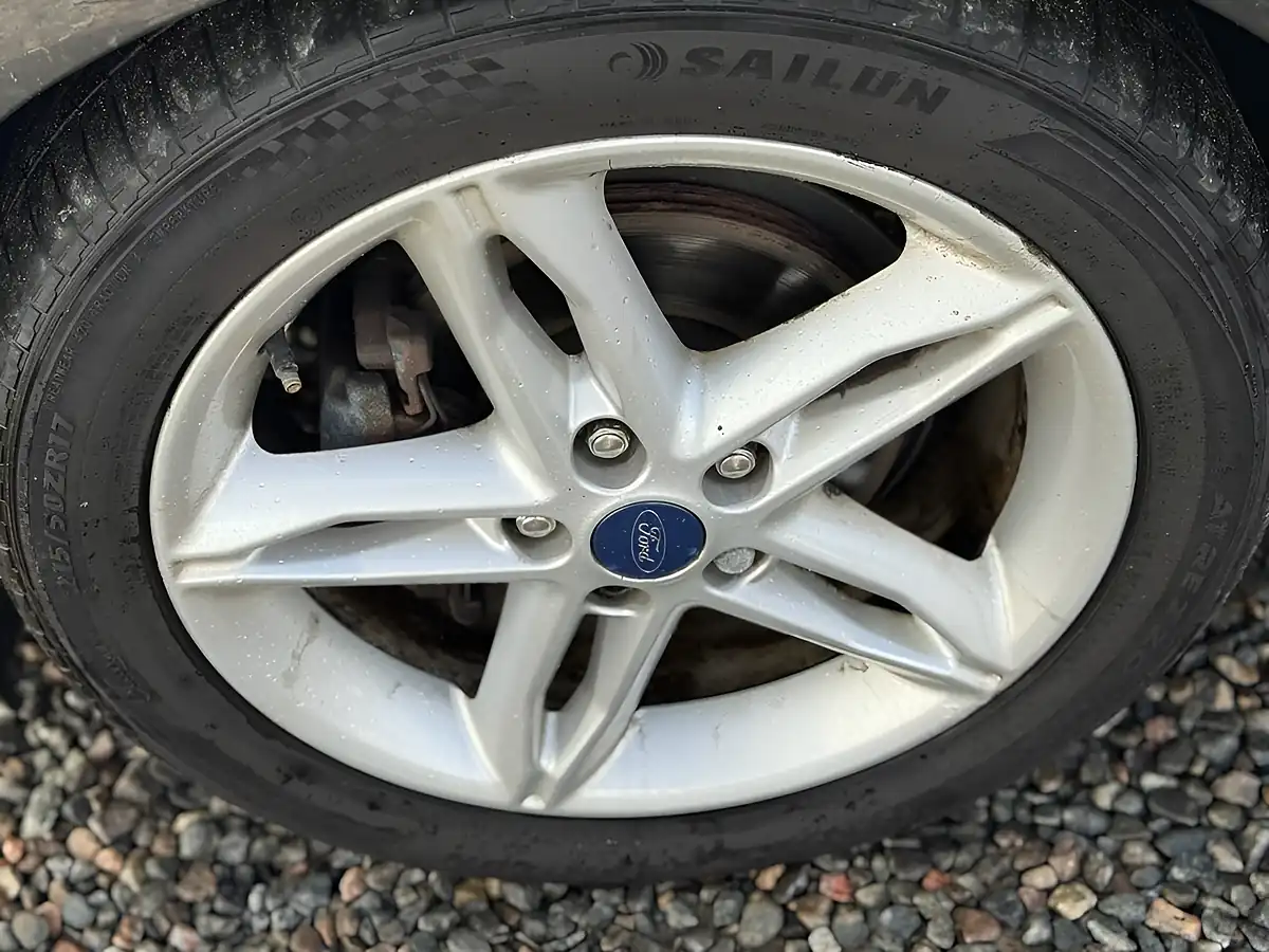 Used 2016 Ford Focus Zetec Grey - Interior and Exterior details 13