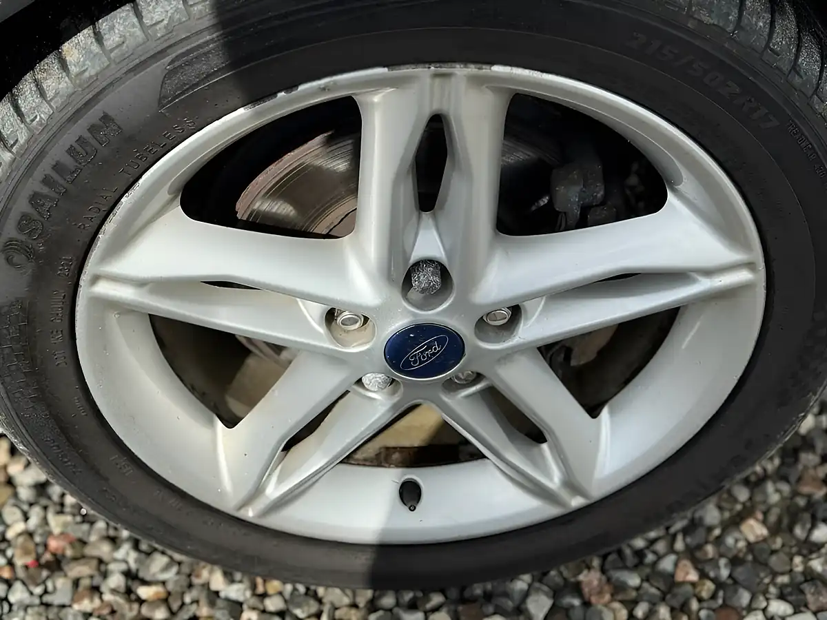 Used 2016 Ford Focus Zetec Grey - Interior and Exterior details 16