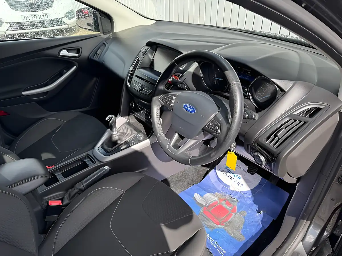 Used 2016 Ford Focus Zetec Grey - Interior and Exterior details 17