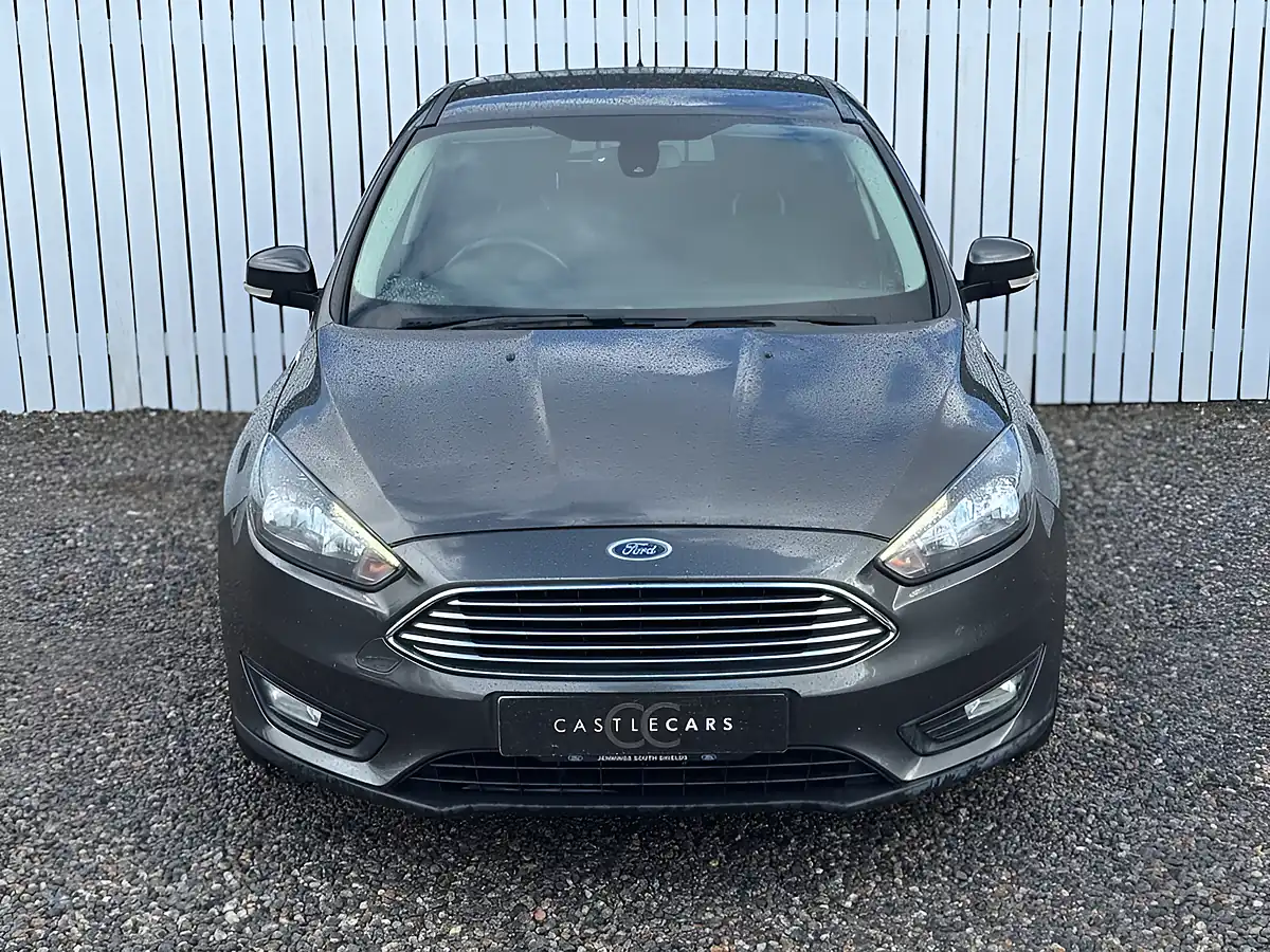 Used 2016 Ford Focus Zetec Grey - Interior and Exterior details 3