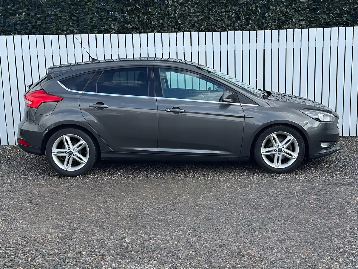 Used 2016 Ford Focus Zetec Grey - Interior and Exterior details 7