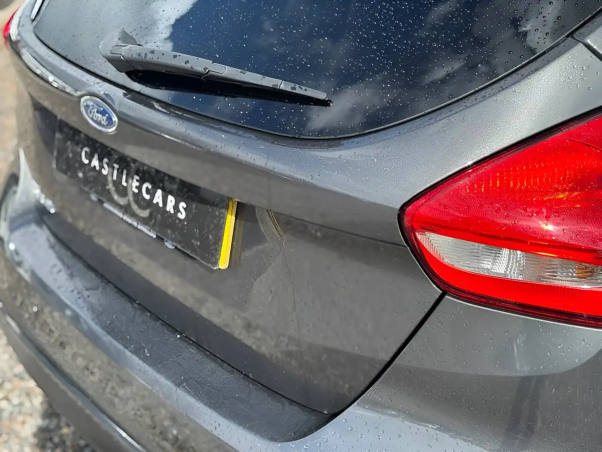 Used 2016 Ford Focus Zetec Grey - Interior and Exterior details 8