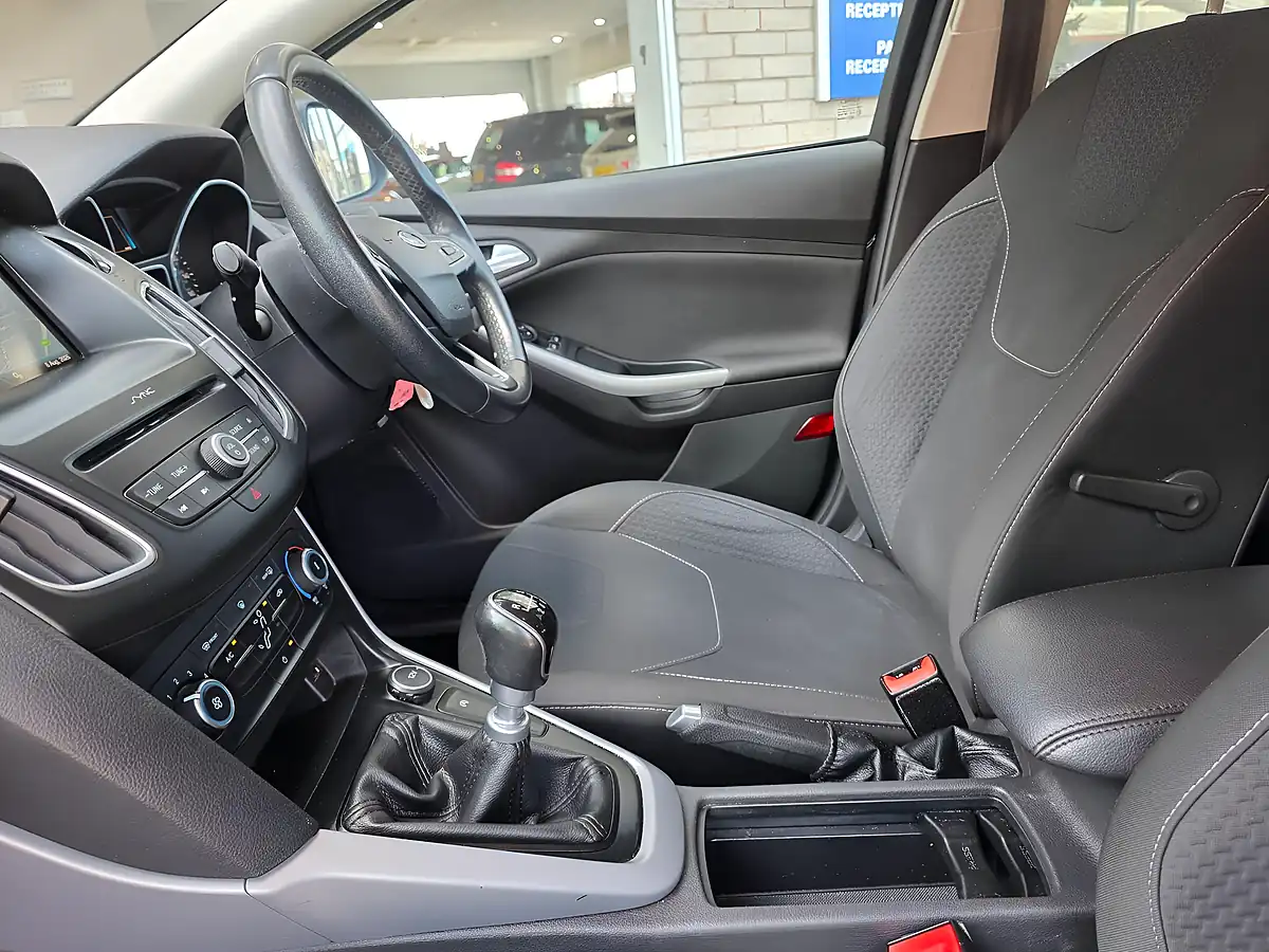 Used 2016 Ford Focus Zetec Grey - Interior and Exterior details 10