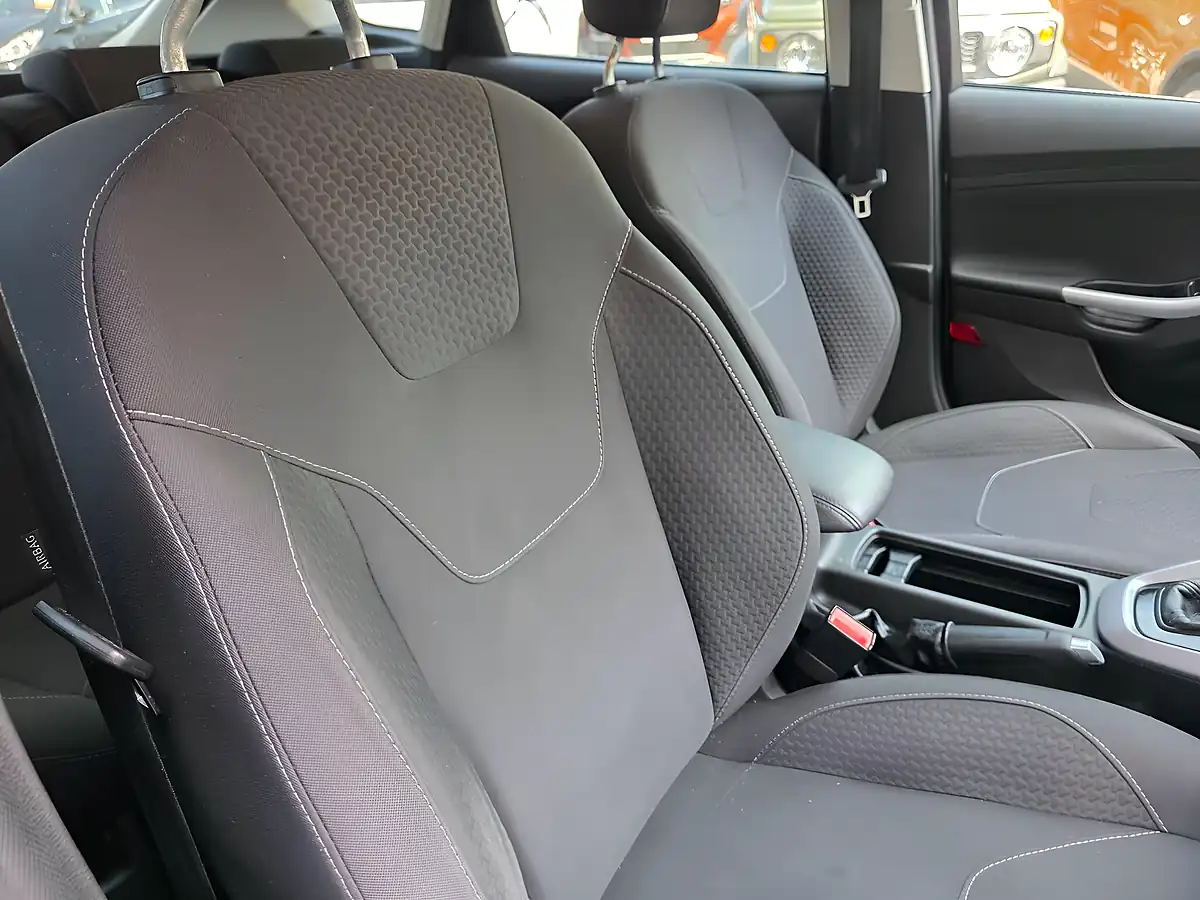 Used 2016 Ford Focus Zetec Grey - Interior and Exterior details 11
