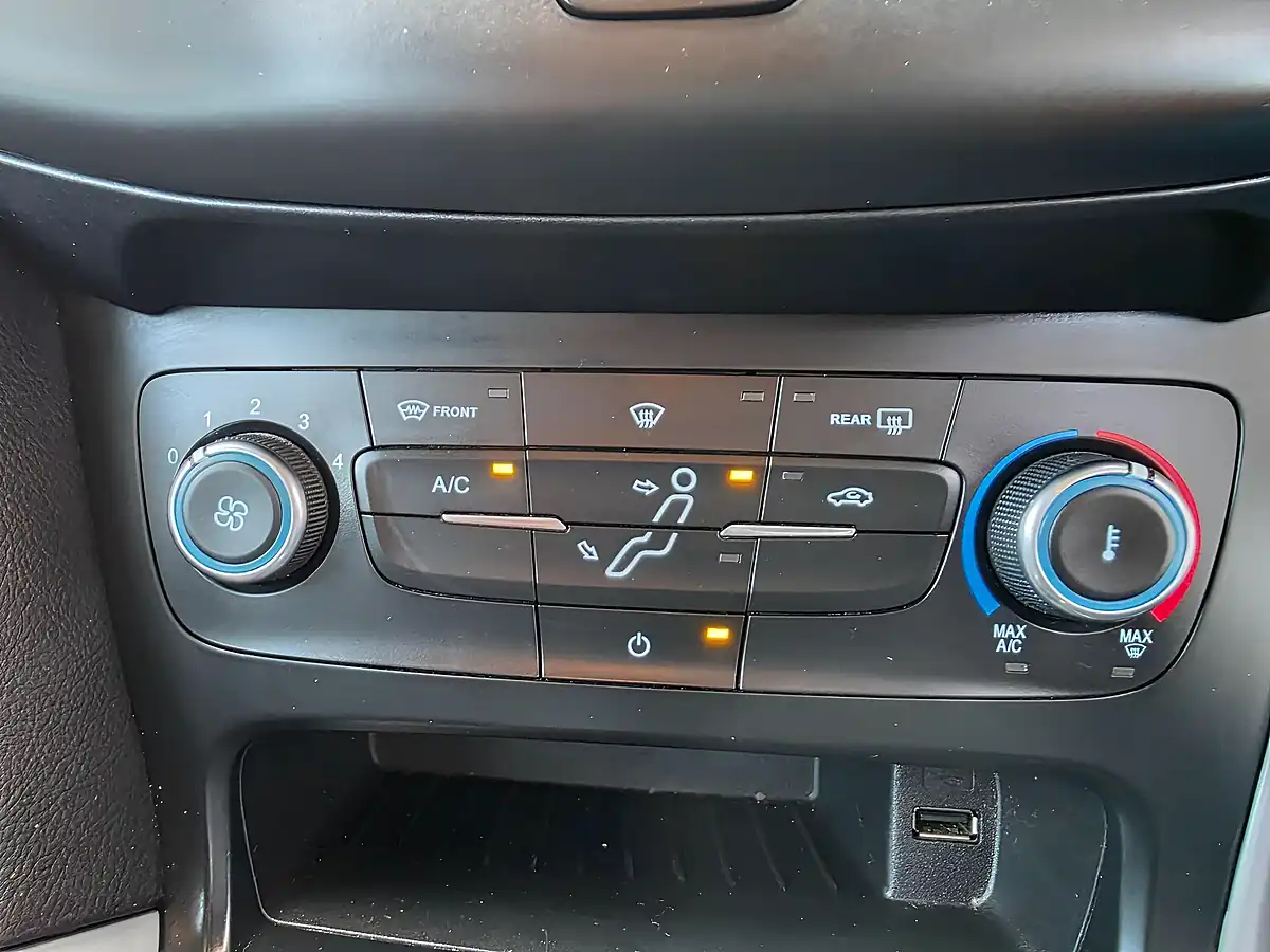 Used 2016 Ford Focus Zetec Grey - Interior and Exterior details 13