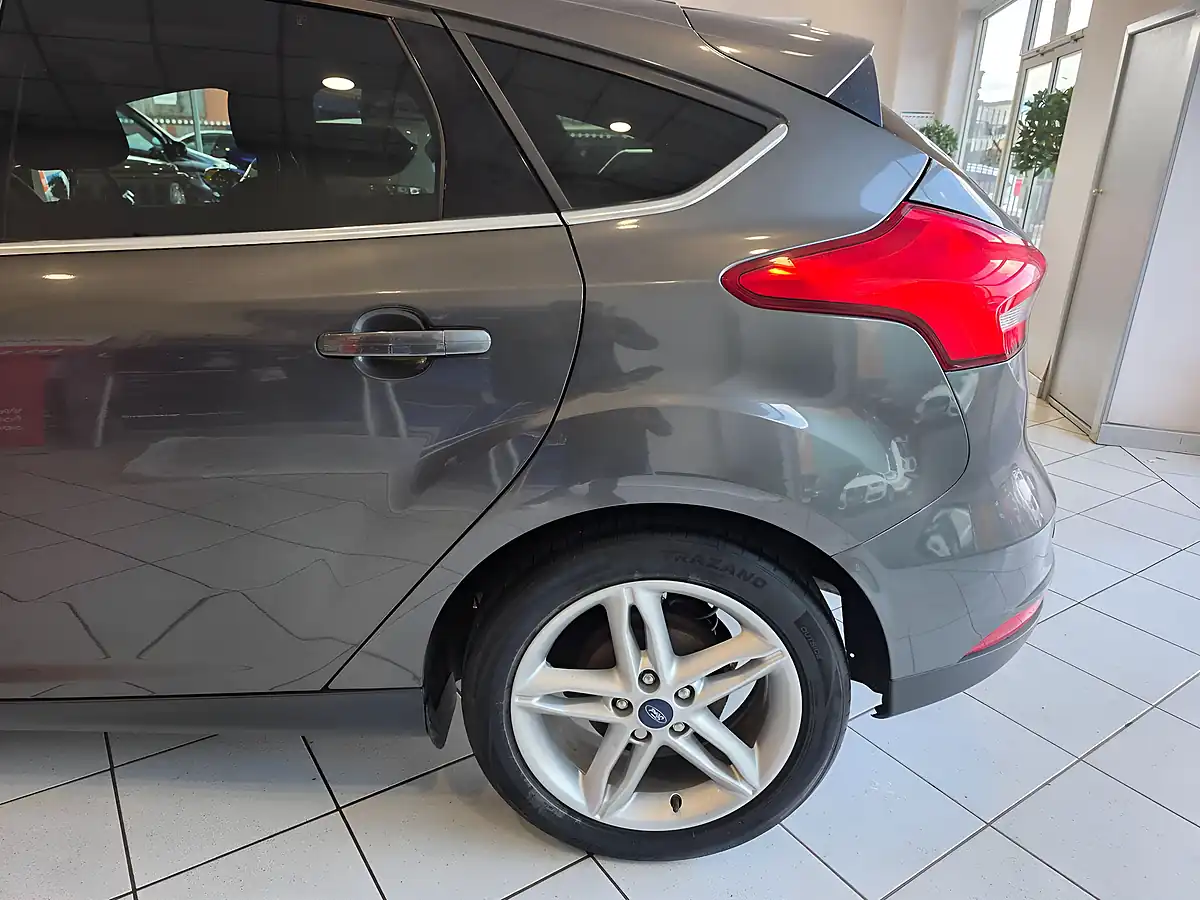Used 2016 Ford Focus Zetec Grey - Interior and Exterior details 16