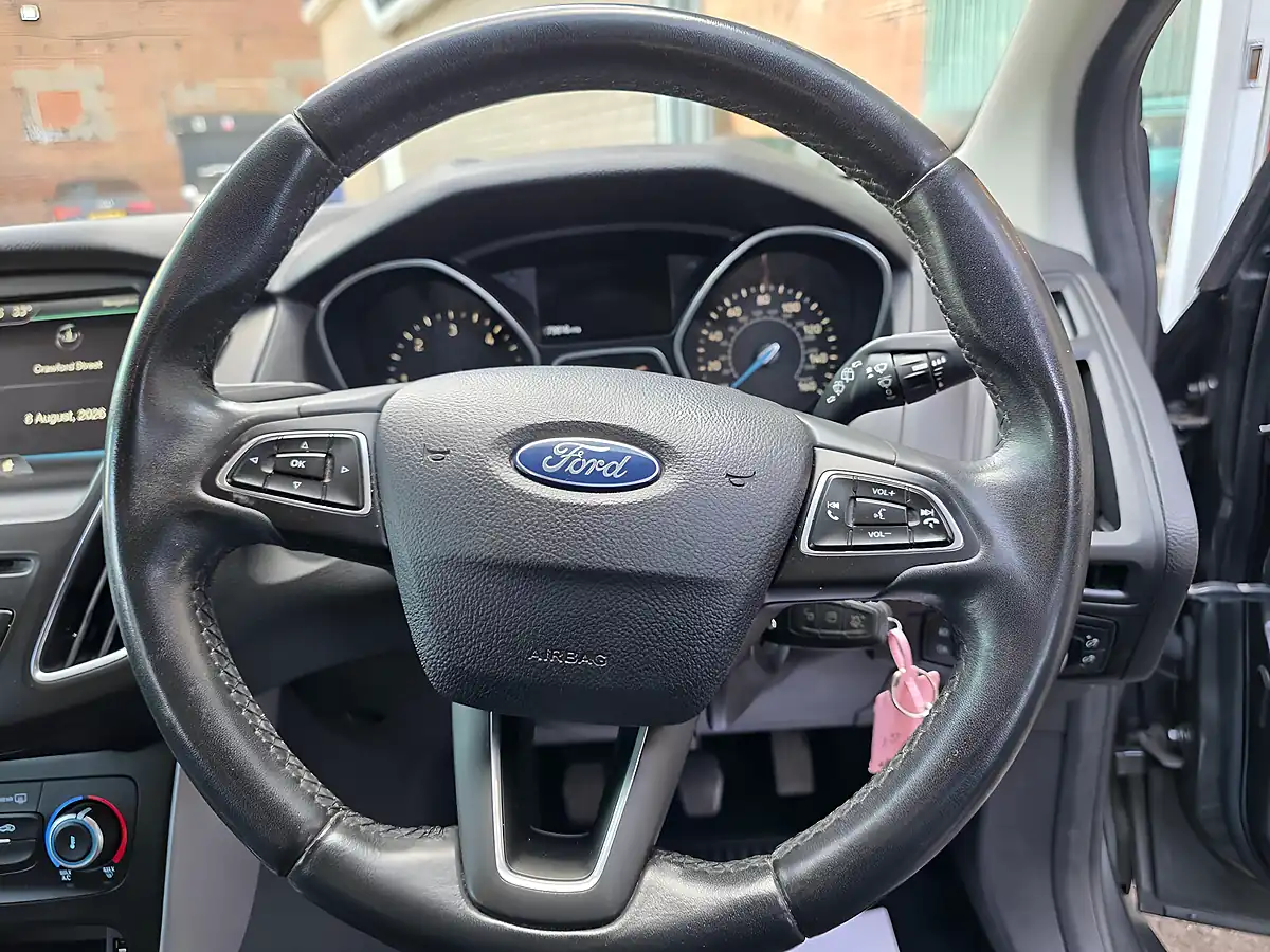 Used 2016 Ford Focus Zetec Grey - Interior and Exterior details 17