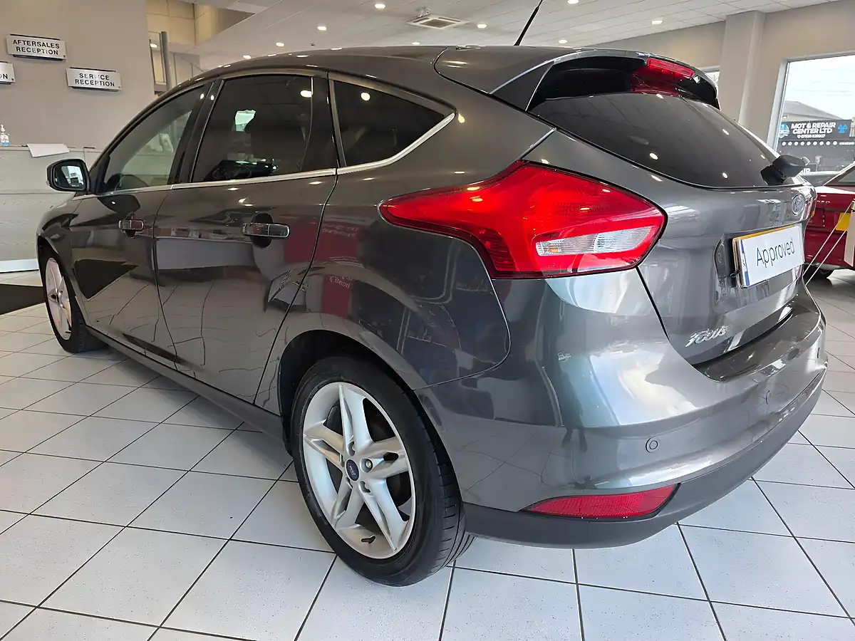 Used 2016 Ford Focus Zetec Grey - Interior and Exterior details 3