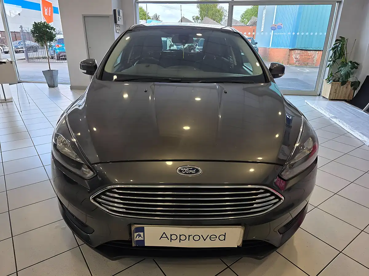 Used 2016 Ford Focus Zetec Grey - Interior and Exterior details 5