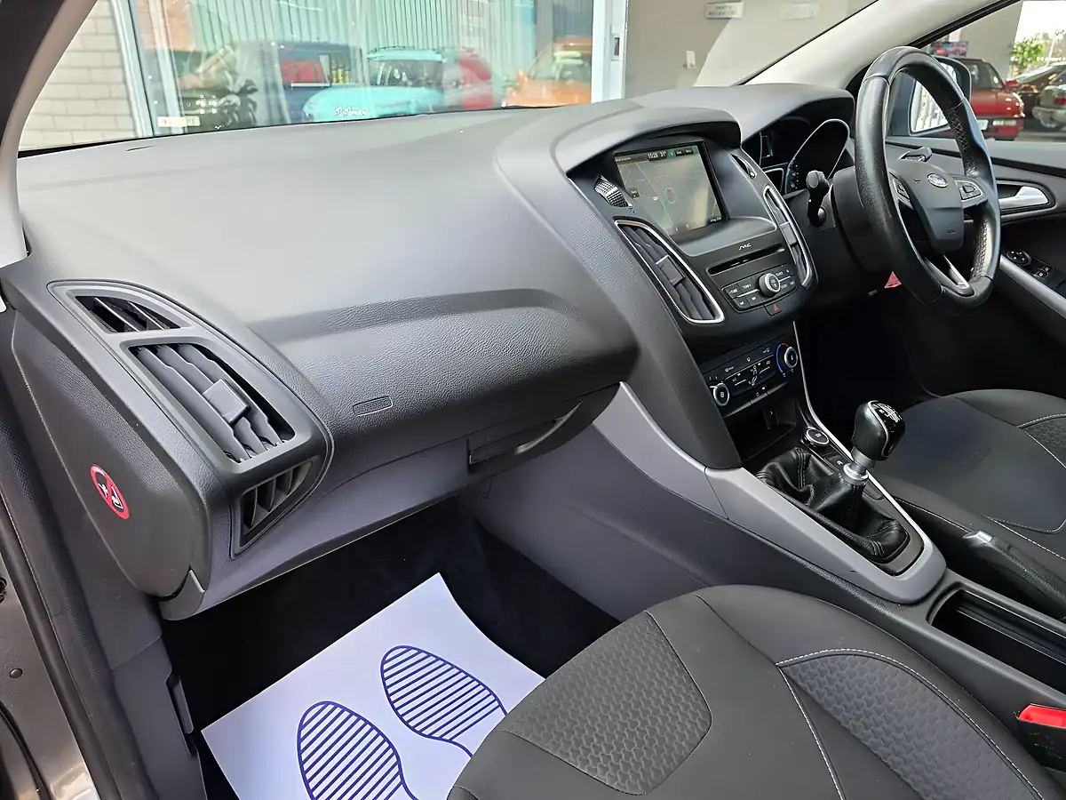 Used 2016 Ford Focus Zetec Grey - Interior and Exterior details 8