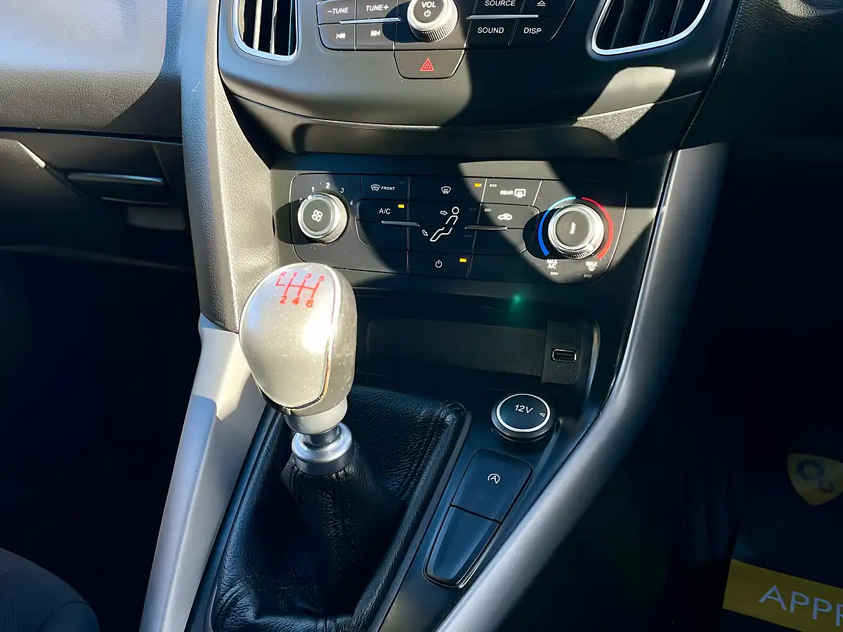 Used 2016 Ford Focus Zetec Magnetic Grey - Interior and Exterior details 16