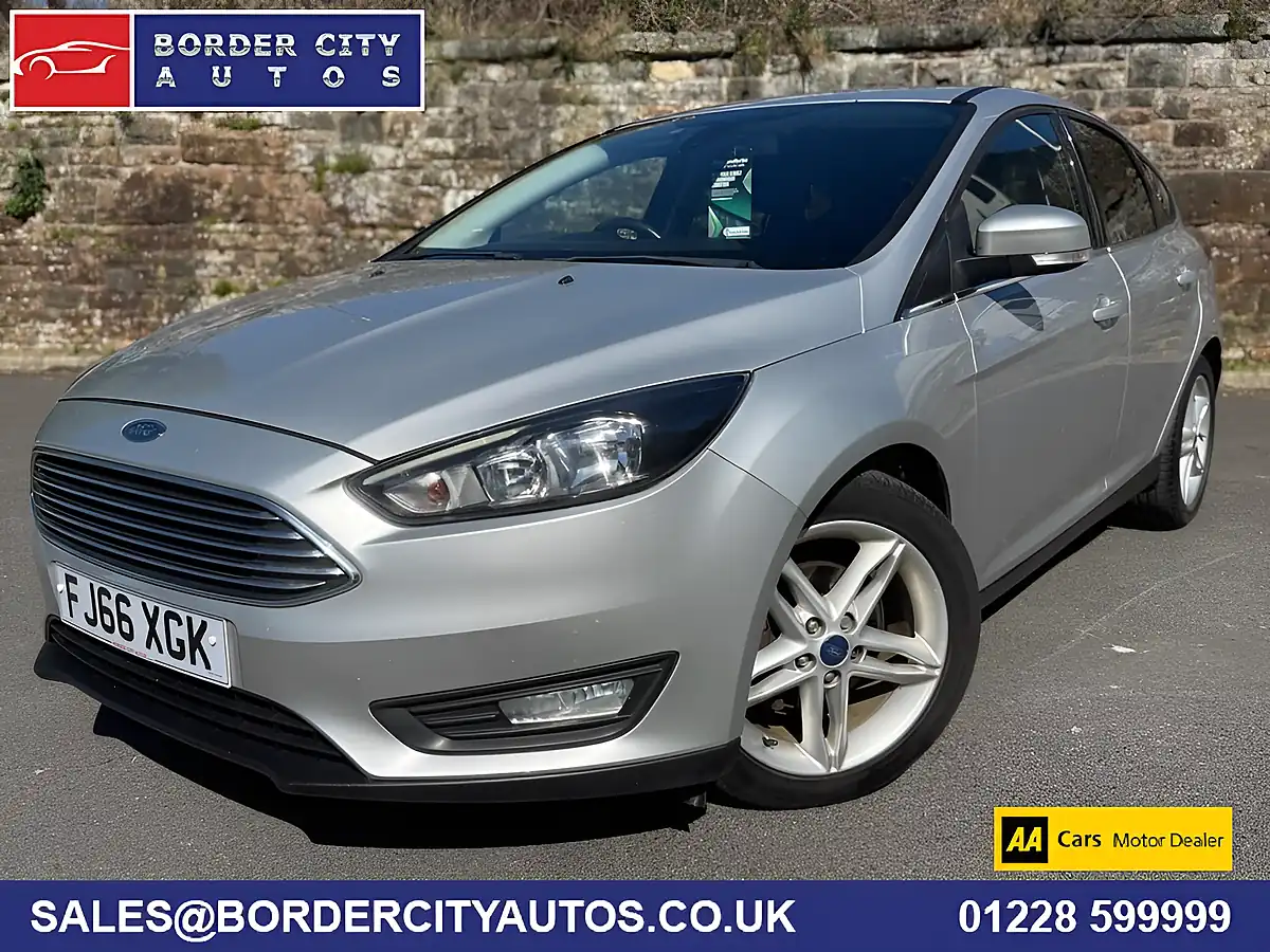 Used 2016 Ford Focus Zetec Moondust Silver - Front View