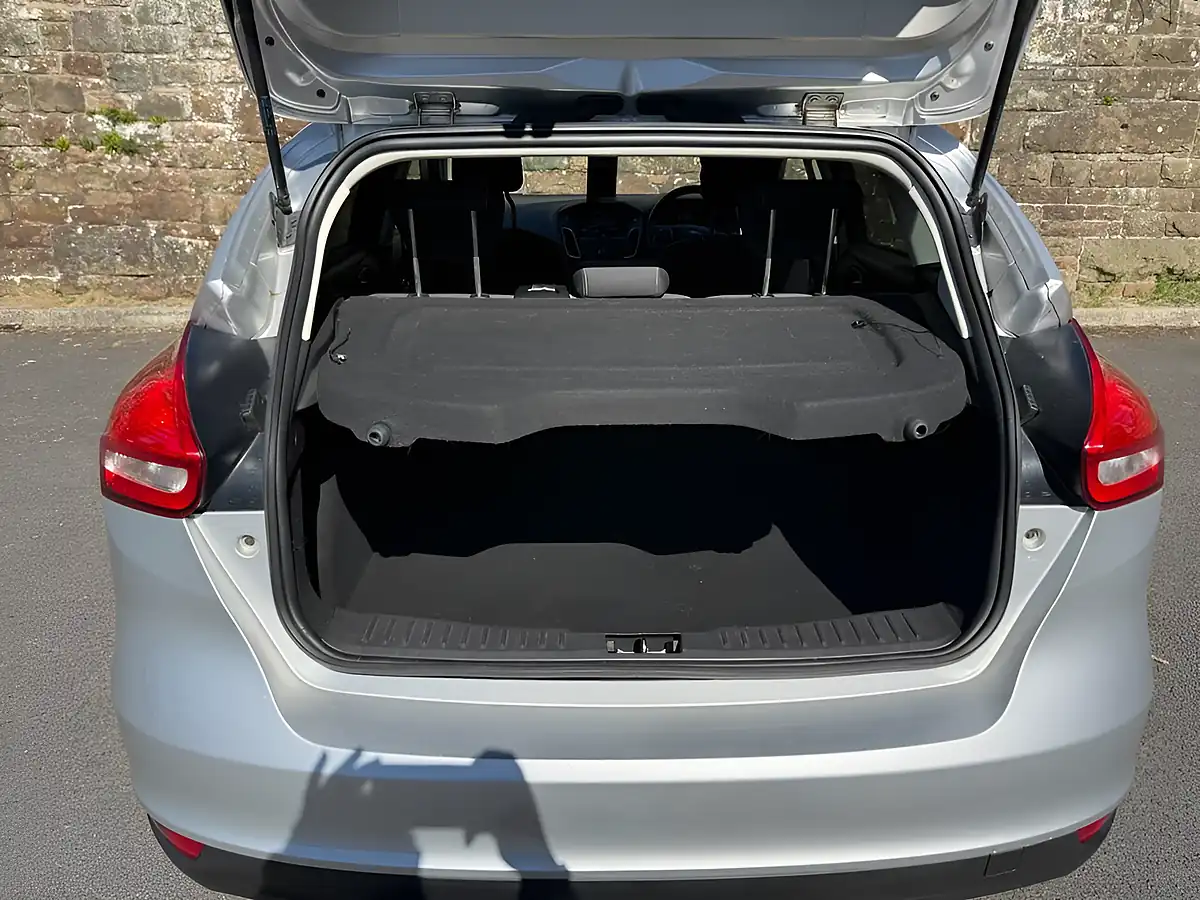 Used 2016 Ford Focus Zetec Moondust Silver - Interior and Exterior details 12
