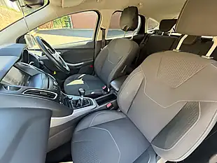 Used 2016 Ford Focus Zetec Moondust Silver - Interior and Exterior details 15