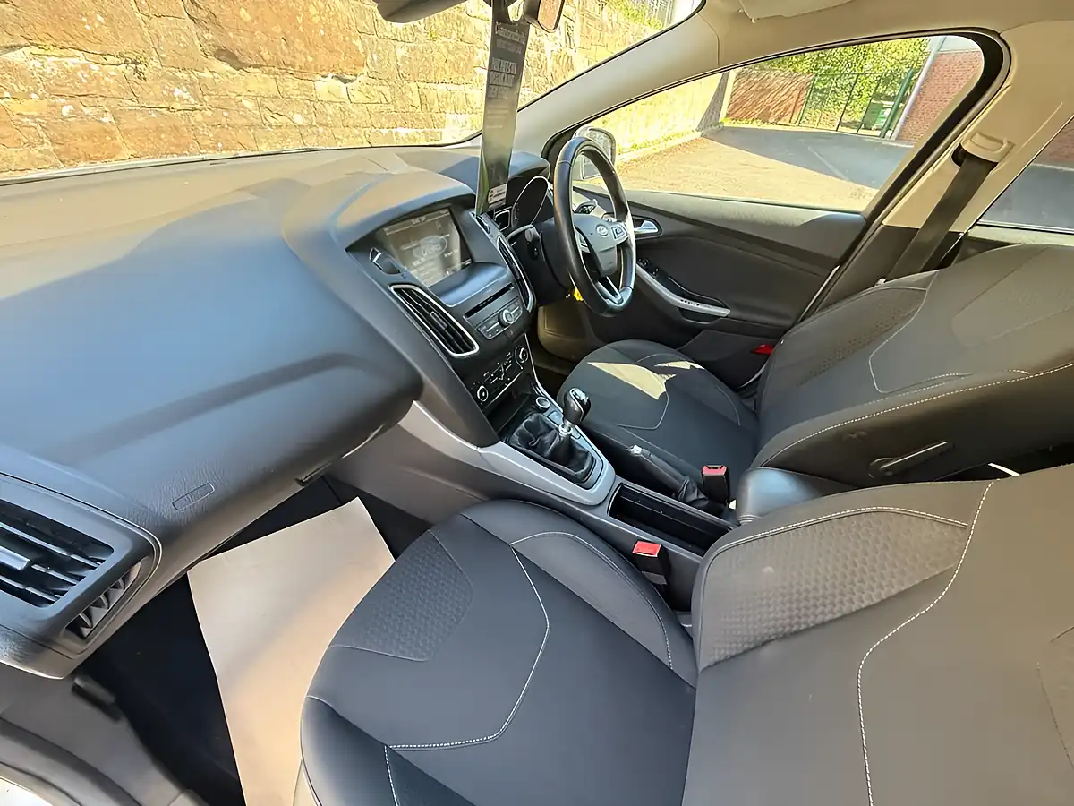 Used 2016 Ford Focus Zetec Moondust Silver - Interior and Exterior details 16