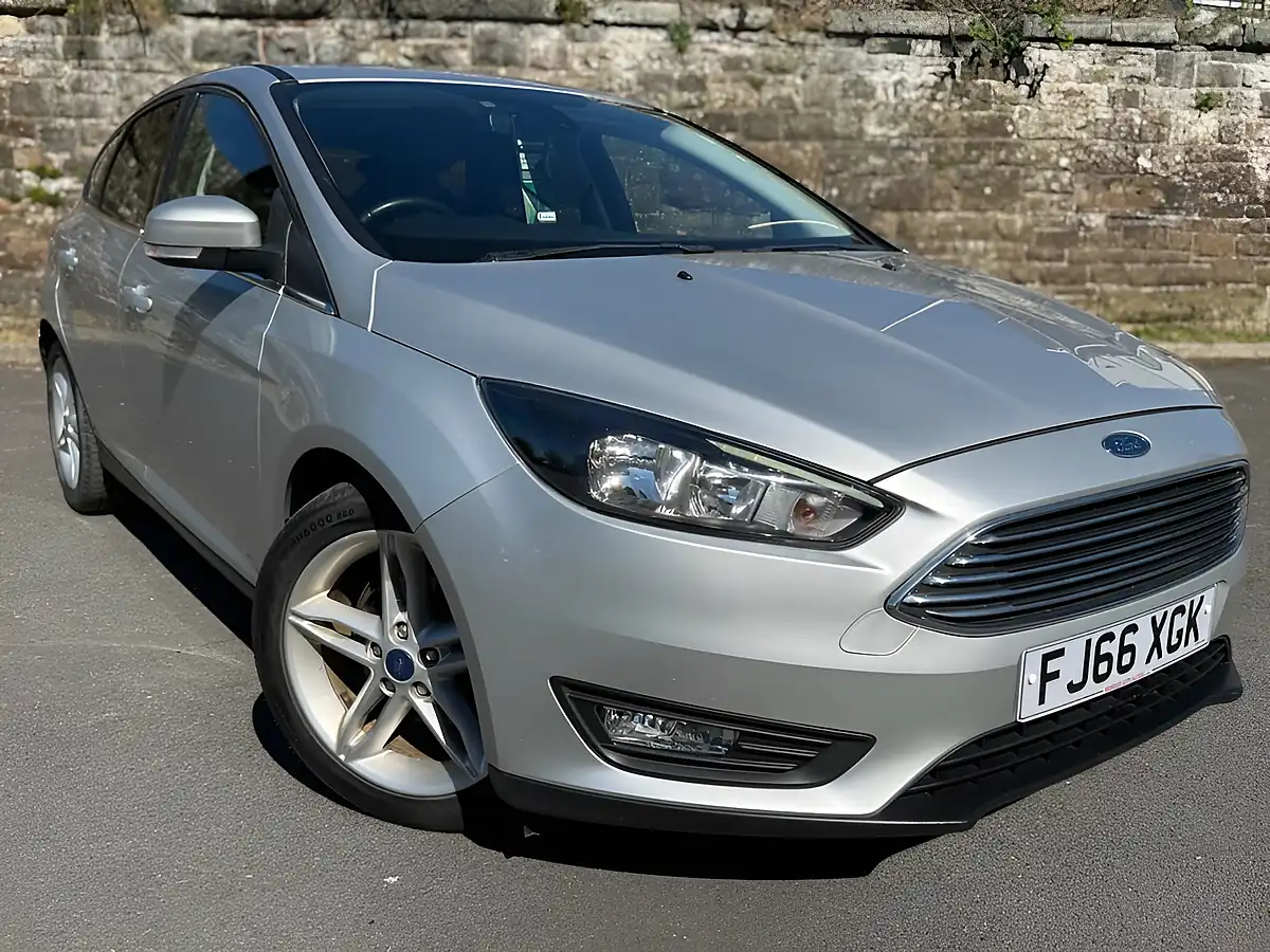Used 2016 Ford Focus Zetec Moondust Silver - Interior and Exterior details 3