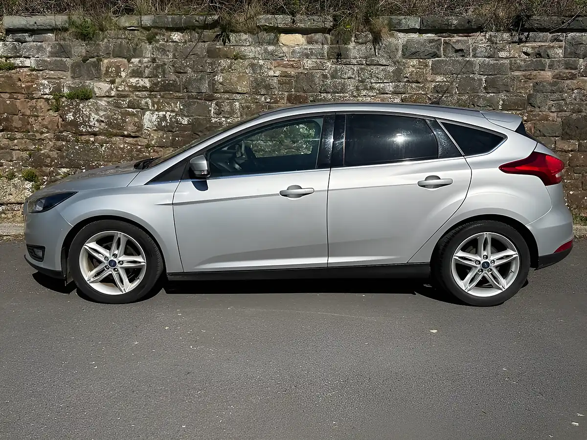Used 2016 Ford Focus Zetec Moondust Silver - Interior and Exterior details 4