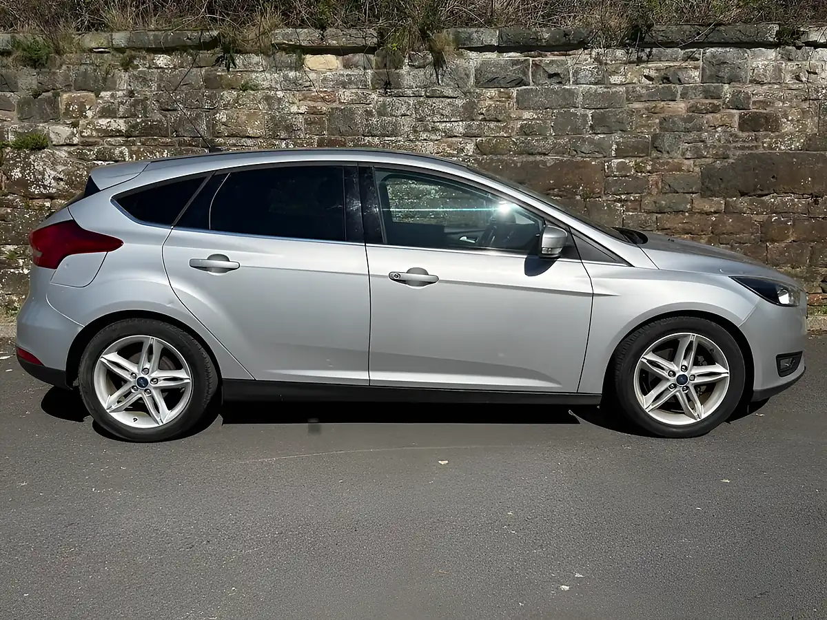 Used 2016 Ford Focus Zetec Moondust Silver - Interior and Exterior details 5