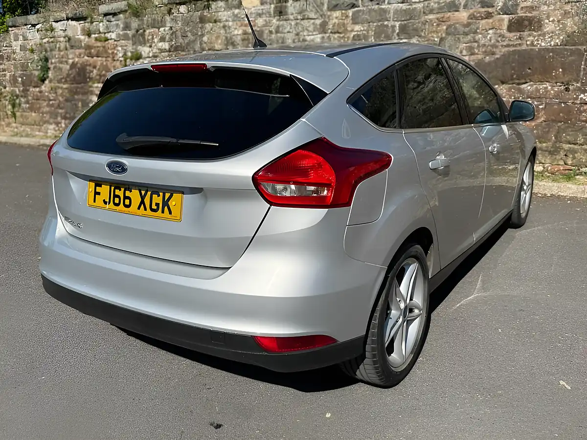 Used 2016 Ford Focus Zetec Moondust Silver - Interior and Exterior details 6