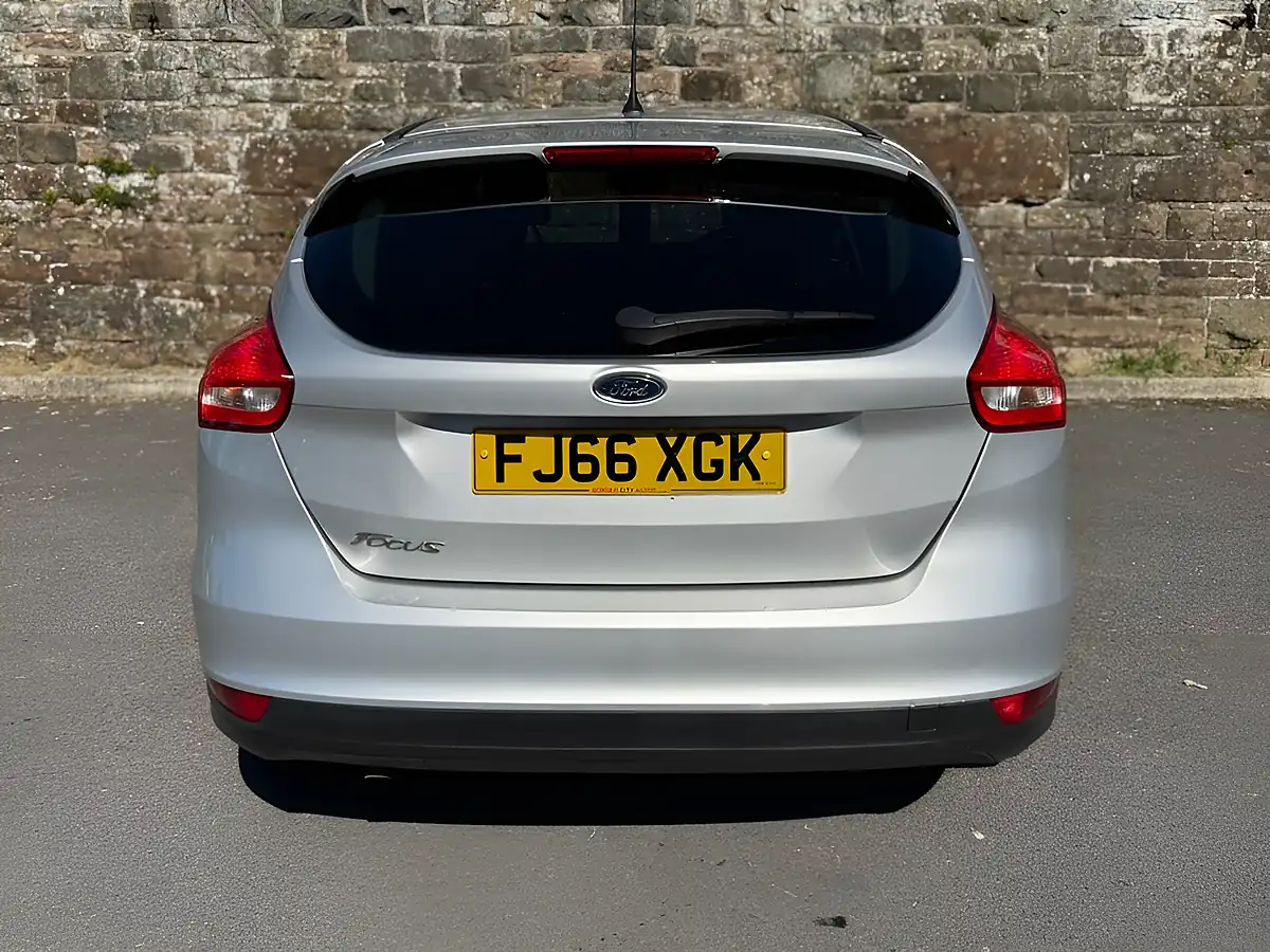 Used 2016 Ford Focus Zetec Moondust Silver - Interior and Exterior details 7
