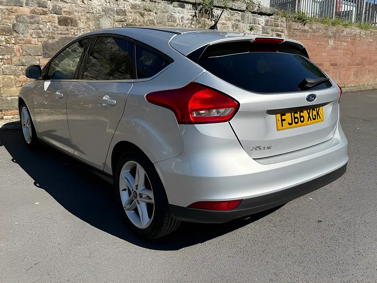 Used 2016 Ford Focus Zetec Moondust Silver - Interior and Exterior details 8