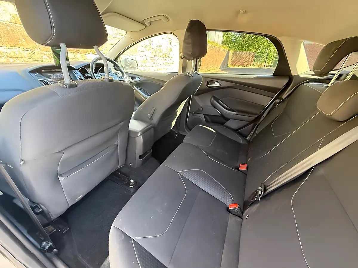 Used 2016 Ford Focus Zetec Moondust Silver - Interior and Exterior details 9