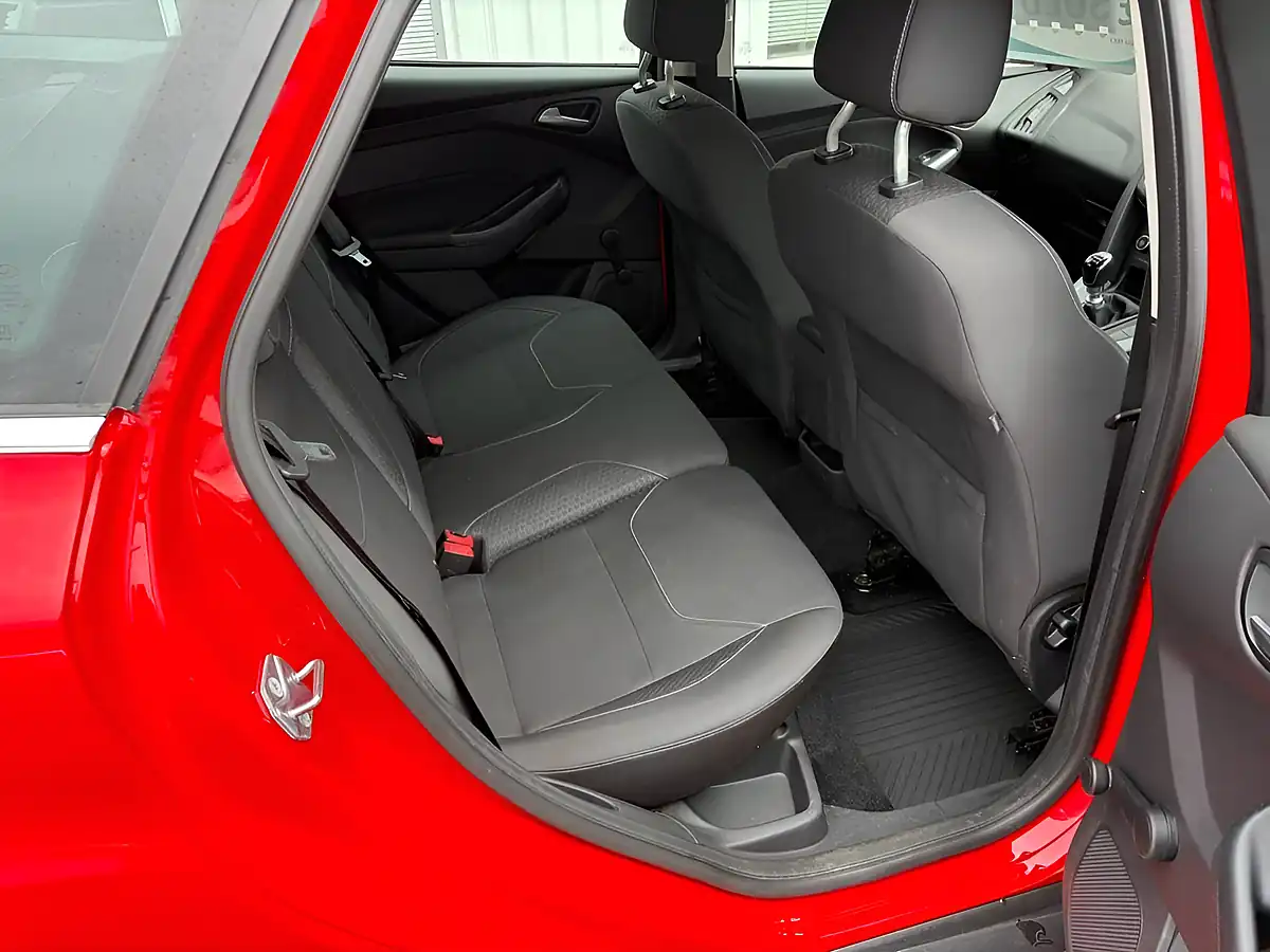 Used 2016 Ford Focus Zetec Red - Interior and Exterior details 11