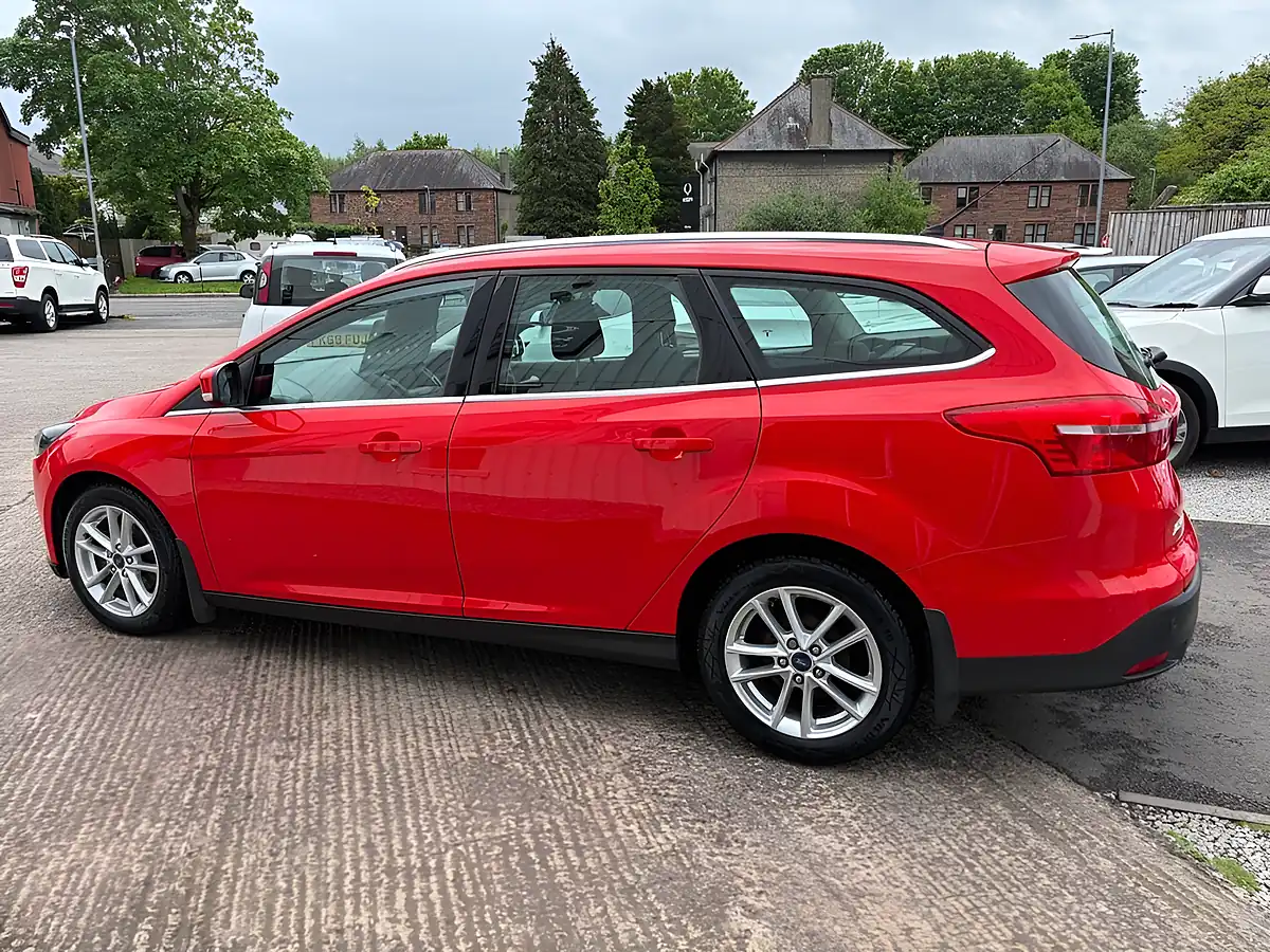 Used 2016 Ford Focus Zetec Red - Interior and Exterior details 5