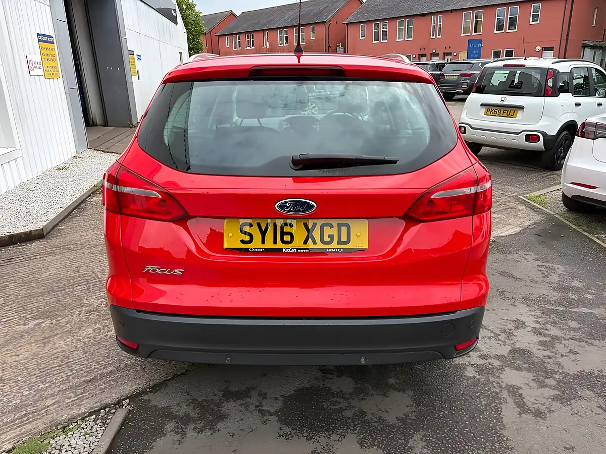 Used 2016 Ford Focus Zetec Red - Interior and Exterior details 7