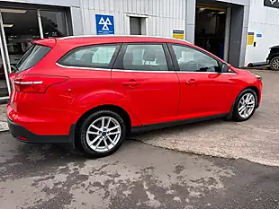 Used 2016 Ford Focus Zetec Red - Interior and Exterior details 9