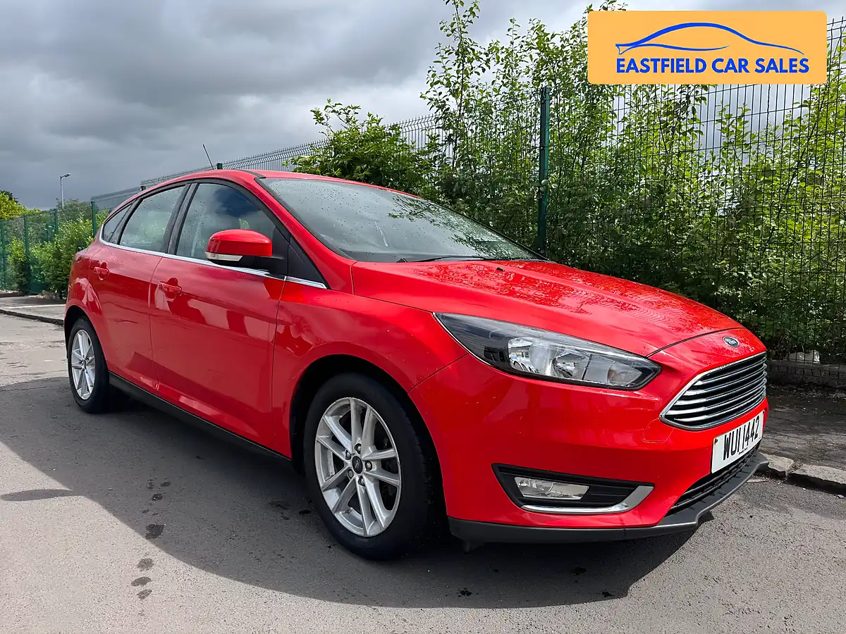 Used 2016 Ford Focus Zetec Red - Front View