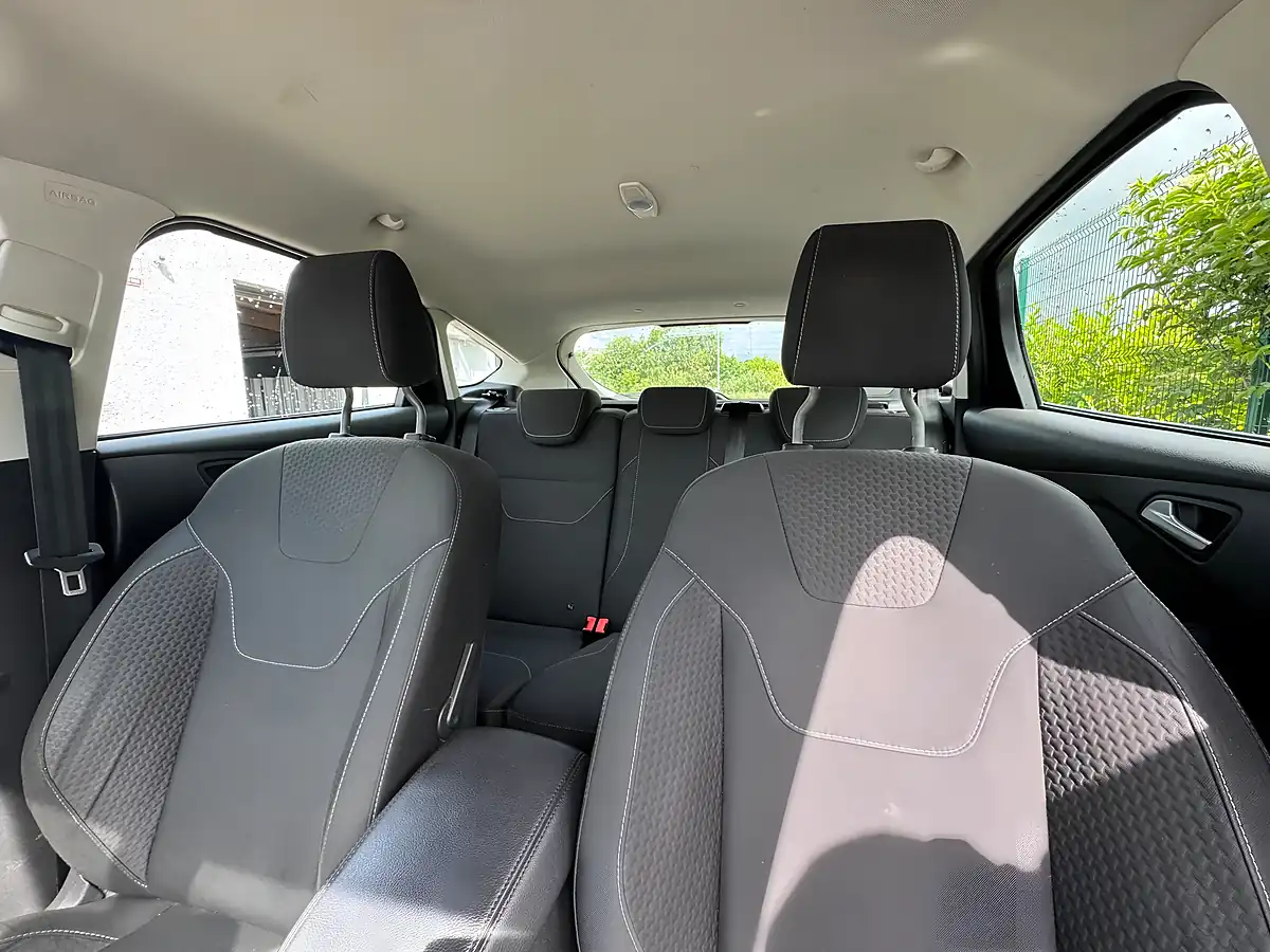 Used 2016 Ford Focus Zetec Red - Interior and Exterior details 5