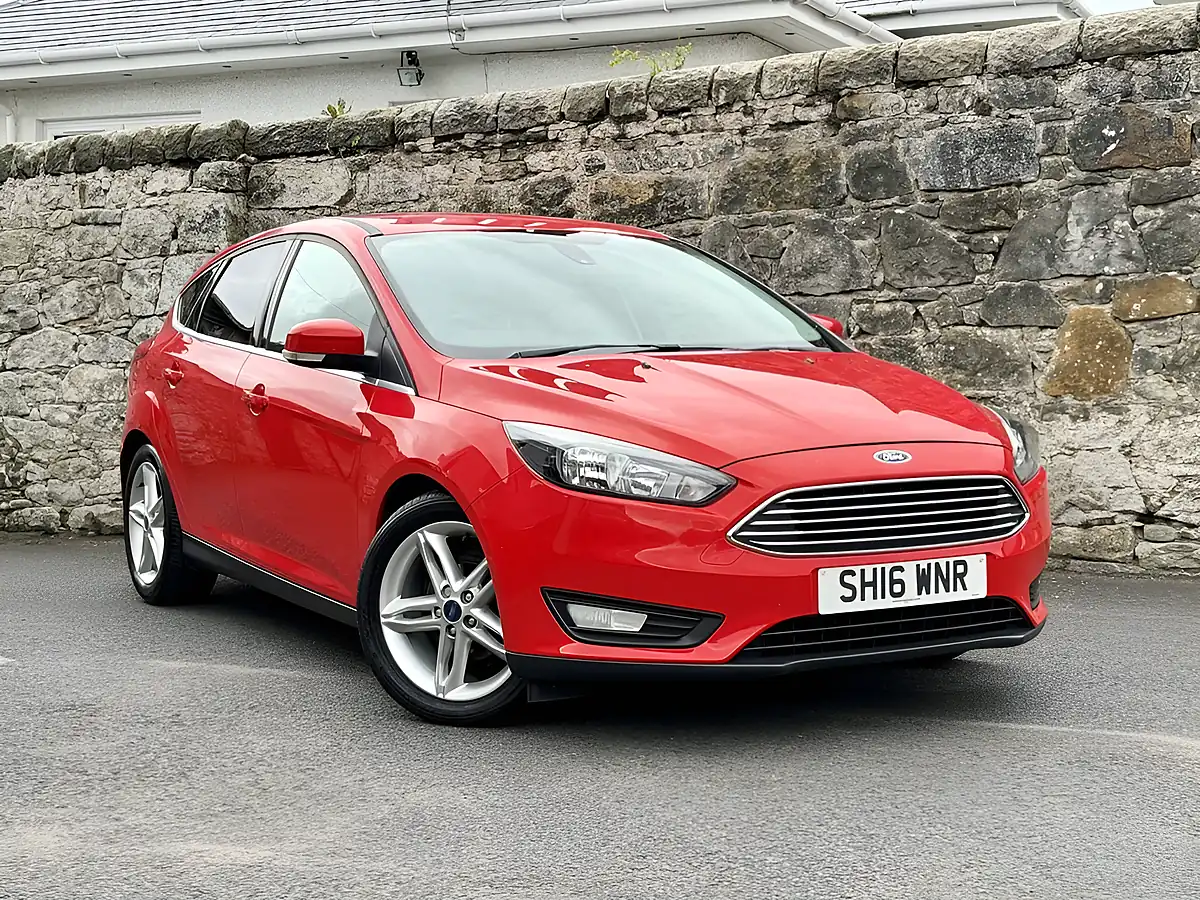 Used 2016 Ford Focus Zetec Red - Front View