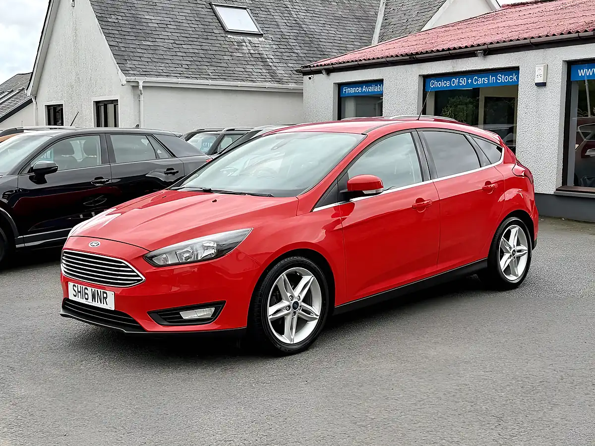Used 2016 Ford Focus Zetec Red - Interior and Exterior details 10