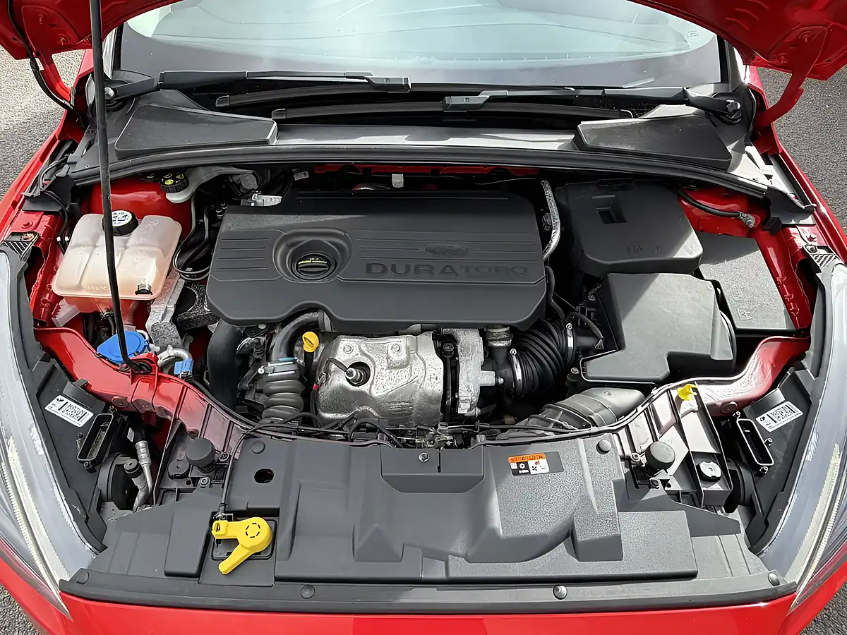 Used 2016 Ford Focus Zetec Red - Interior and Exterior details 18