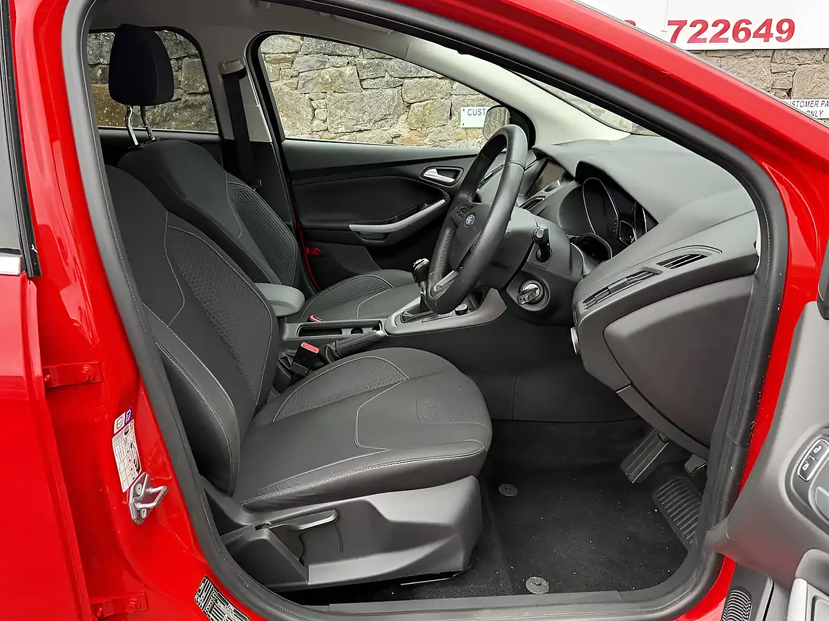 Used 2016 Ford Focus Zetec Red - Interior and Exterior details 5