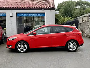 Used 2016 Ford Focus Zetec Red - Interior and Exterior details 9
